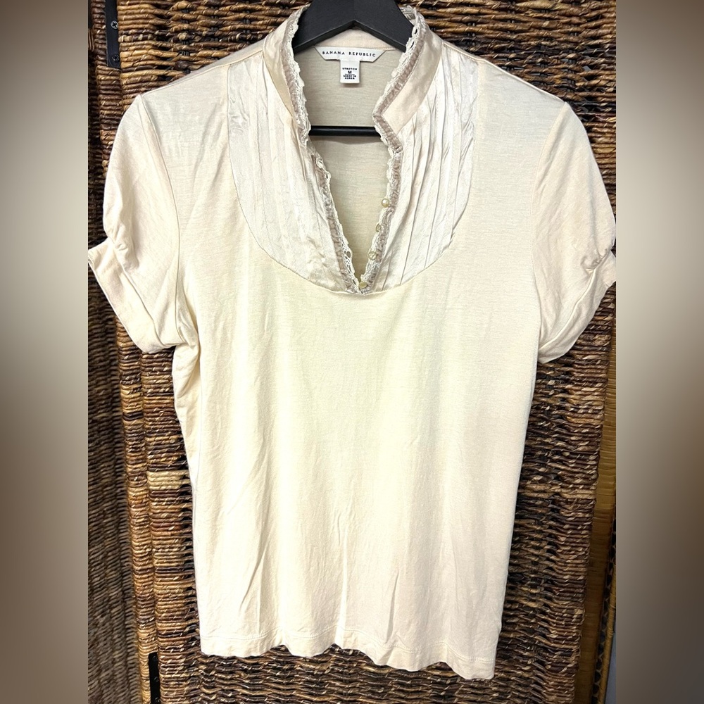 Banana Republic- Shirt,Cream, top button up front, Womens Size: Medium,Pre-Owned